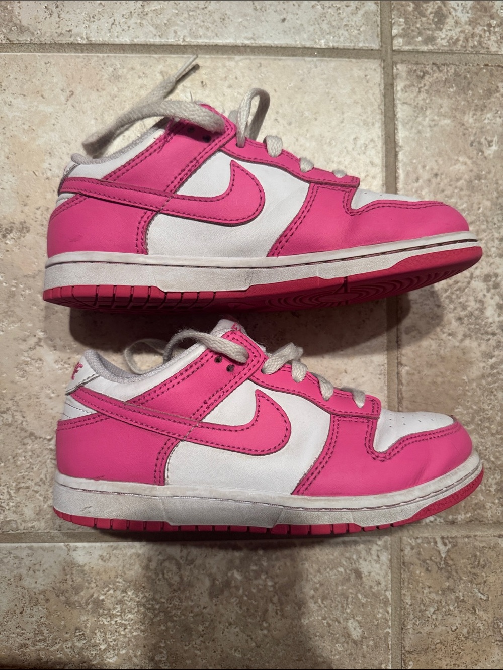 Nike Kids Low-Top Sneakers in Pink and White